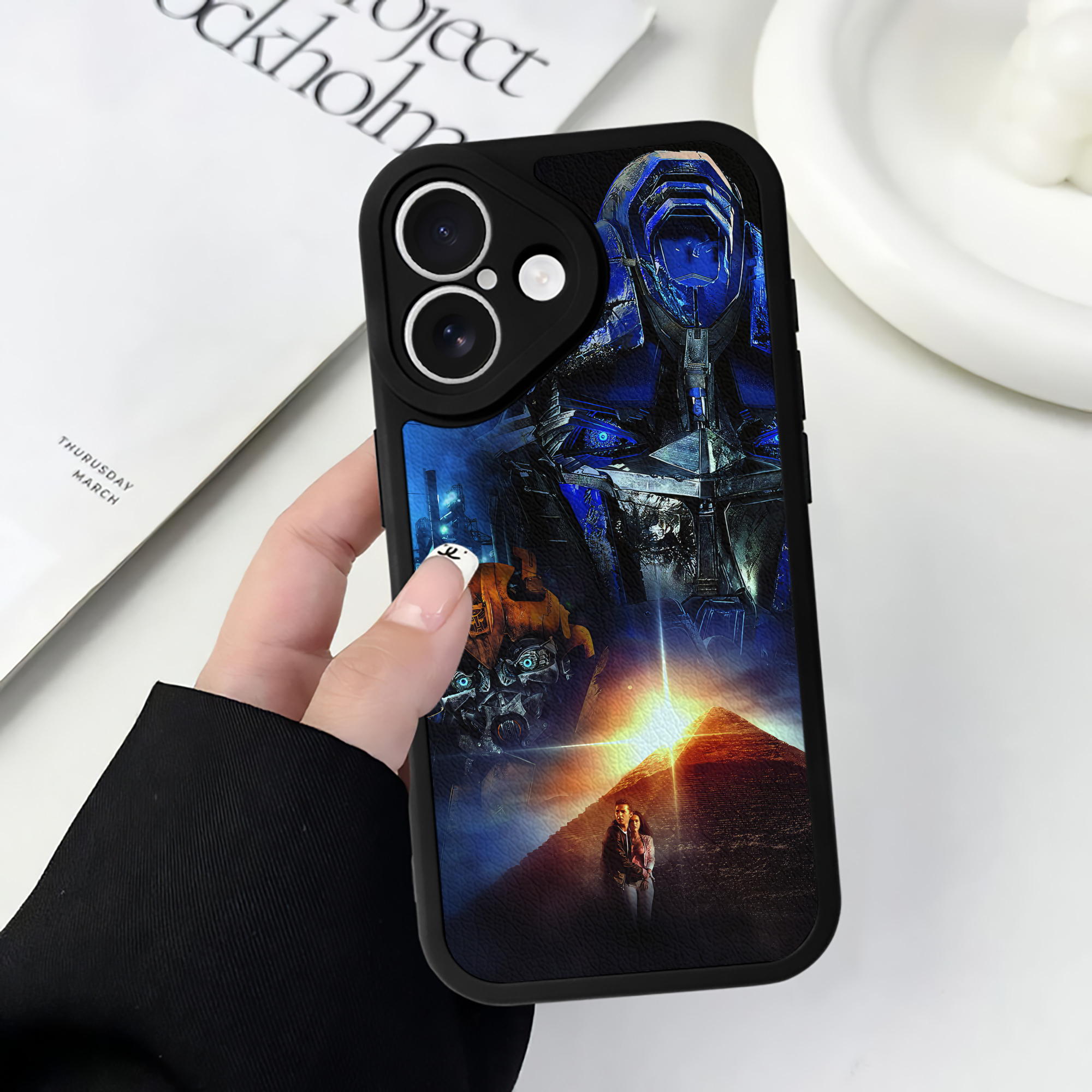 （画像用） Transformers トランスフォーマー 【iPhone 16シリーズ対応】シリコンスマホケース（レザー調） 材質：シリコン